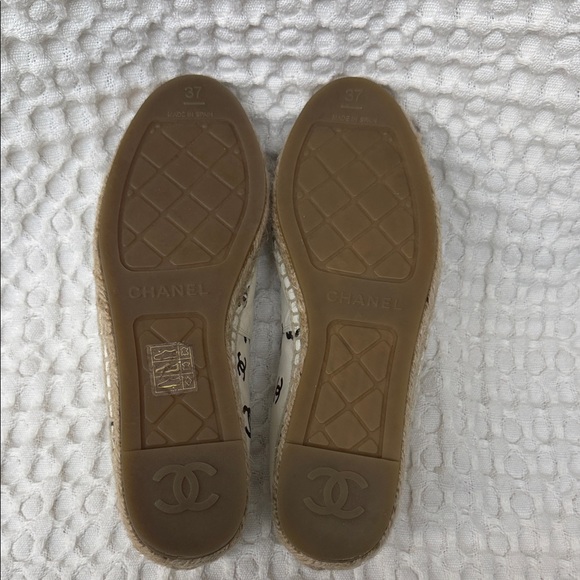 CHANEL Women's Black and Cream Espadrilles - Picture 4 of 7
